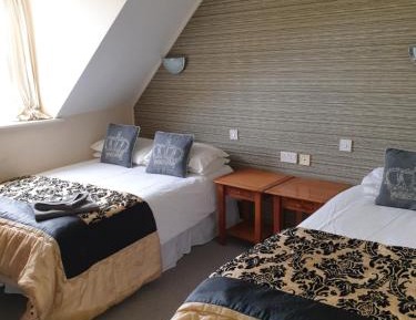 Twin Room with Private Bathroom