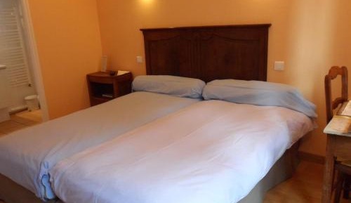 Twin Room with Shower