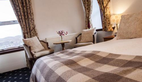 Family Room (2 Adults + 1 Child)