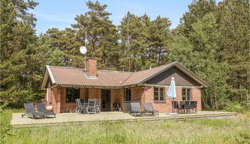 Three-Bedroom Vacation Home 