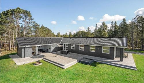 Three-Bedroom Vacation Home 