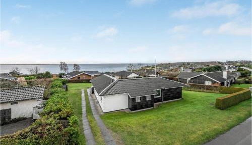 Three-Bedroom Vacation Home 