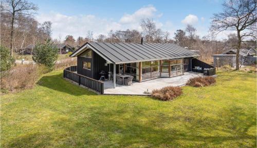 Three-Bedroom Vacation Home 