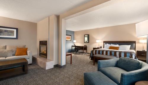 Deluxe King Suite - Non-Smoking