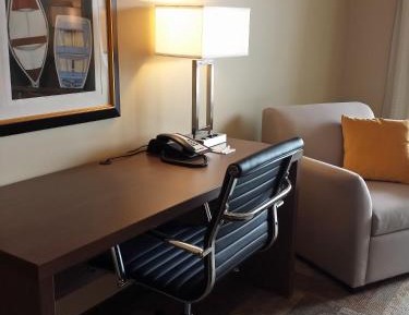 Deluxe King Room with Balcony and Sea View