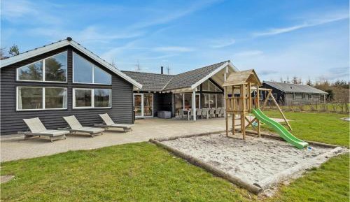 Seven-Bedroom Holiday Home