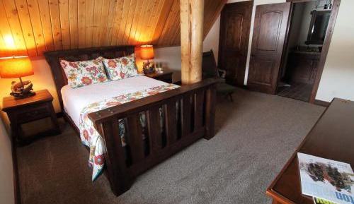 Deluxe Queen Room