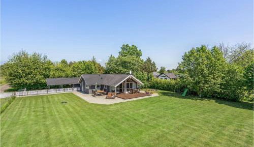 Three-Bedroom Vacation Home 
