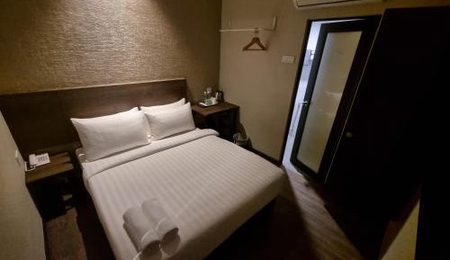 Queen Room No Window