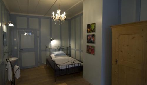 Double Room with Queen Bed and Shared Bathroom