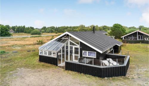 Three-Bedroom Vacation Home 