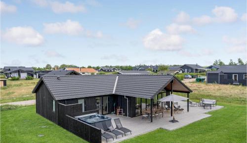 Three-Bedroom Vacation Home 