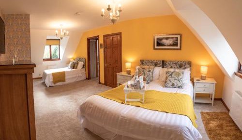 Family Room with Mountain View