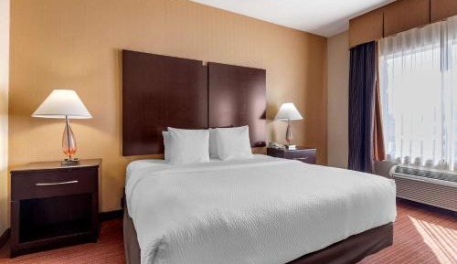 King Suite with Roll - In Shower - Mobility Access