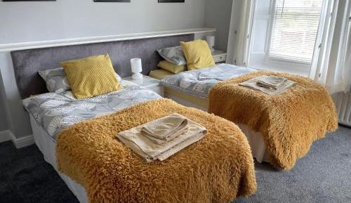 Twin Room with Private External Bathroom