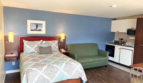 Full Ocean View Room 1 Queen Bed with Sofa Bed & Kitchenette (FOV1FBK)