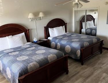 Deluxe Queen Suite