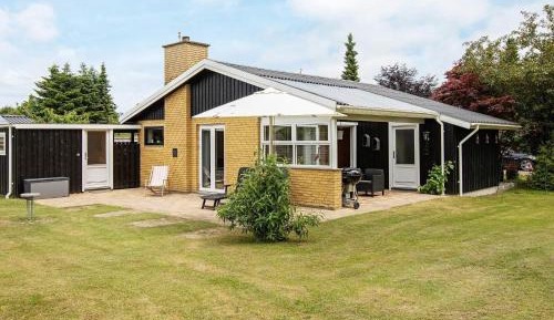 Three-Bedroom Vacation Home 
