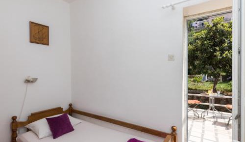 Single Room with Shared Bathroom