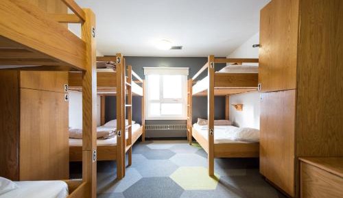 Private 6-Bed Dormitory Room with Shared Bathroom