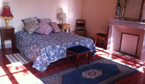 Deluxe Room (2 Adults + 1 Child)