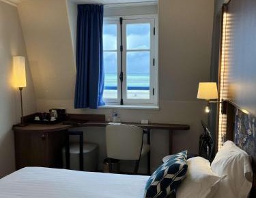 Standard Twin Room with Sea View