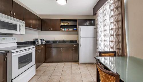 King Suite with Kitchenette - Non-Smoking