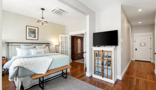 King Studio with Sofa Bed