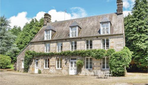 Seven-Bedroom Holiday Home