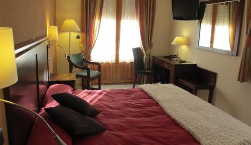 Double Room Queen Bed 