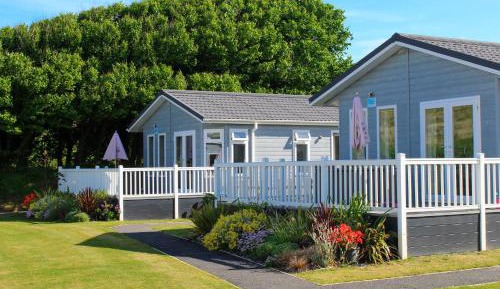 Three Bedroom Lodge with Patio