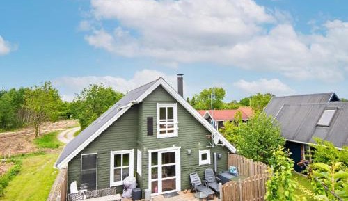 Three-Bedroom Holiday Home 