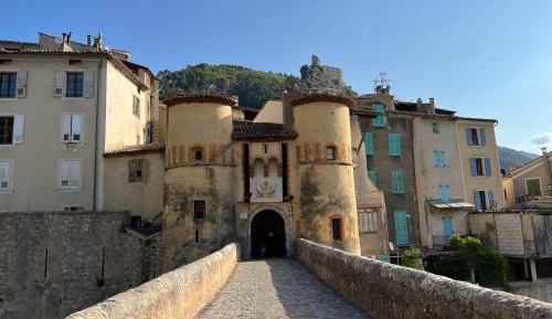 One-Bedroom Apartment with View
