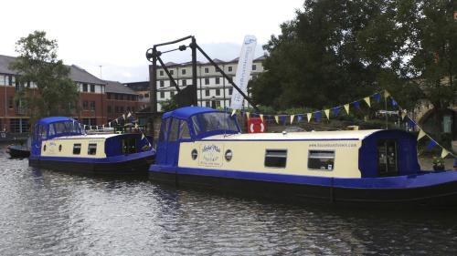 Houseboat - Laila Mai