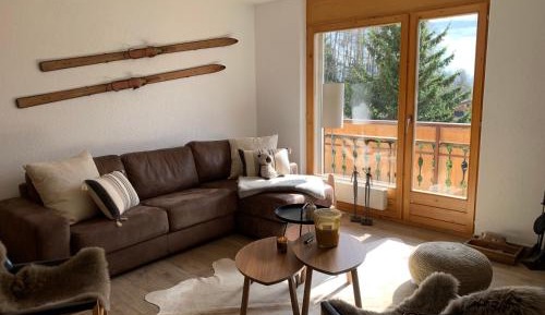 Apartment with Mountain View