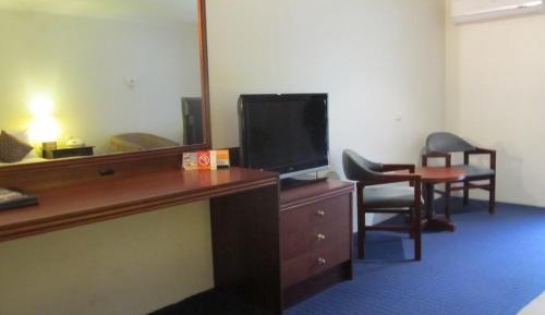 Queen Suite with Spa Bath