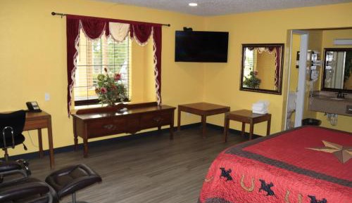 Deluxe King Suite