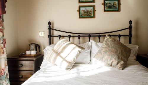 Double Room with Shared Bathroom