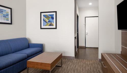 Queen Suite with Two Queen Beds and Sofa Bed