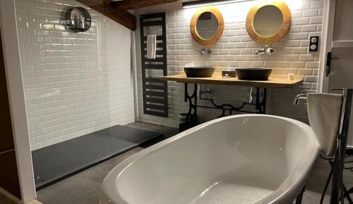 Deluxe One-Bedroom Apartment with City View