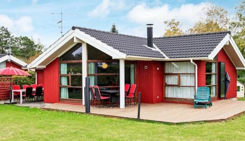 Three-Bedroom Holiday Home 