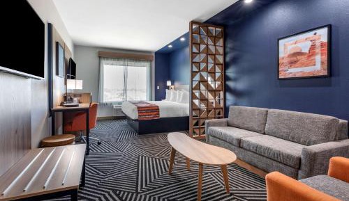 King Suite with Single Sofa Bed