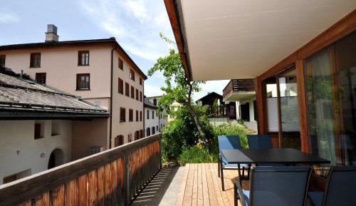 Apartment with Mountain View