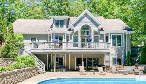 Seven-Bedroom House