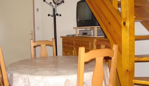 One-Bedroom Apartment (5 Adults)