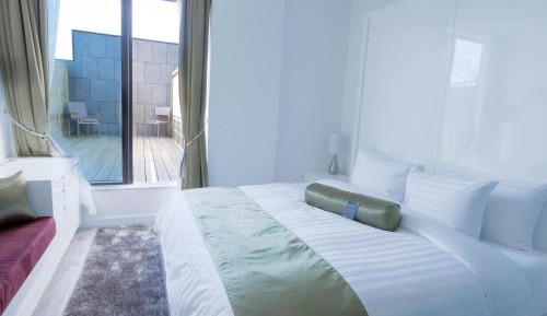 Deluxe King Room with Balcony