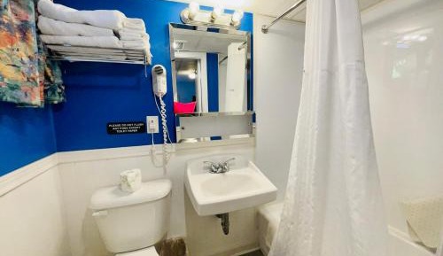 Queen Room with Two Queen Beds - Lower Level 