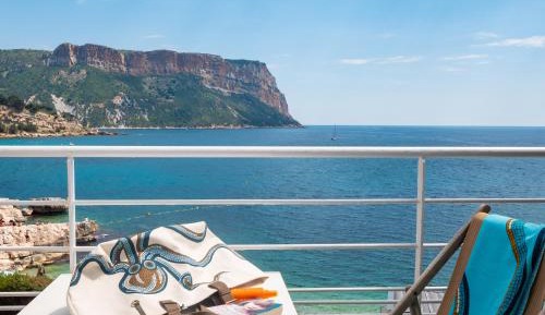 Superior Suite with Sea View and Balcony