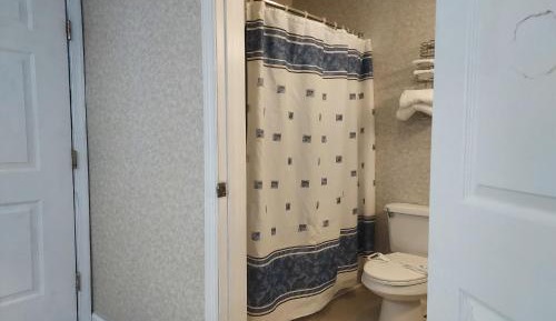 King Bed with Kitchenette	