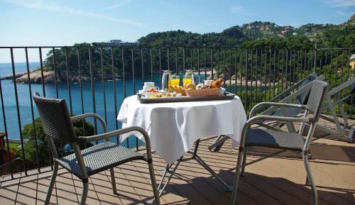 Double or Twin Room with Terrace and Sea/Beach View